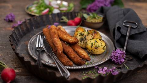 Gebackener Spargel mit Frühlingskräuter-Kartoffeln