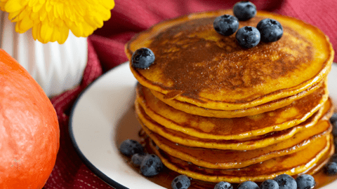 Kürbis-Pancakes mit Ahornsirup