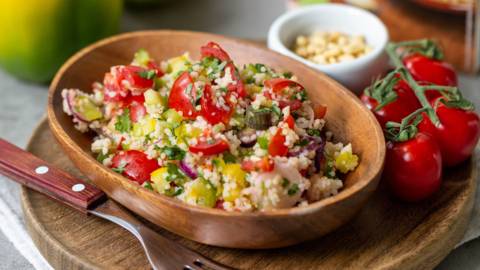 Vitaminreicher Tabouleh-Salat mit Gurke