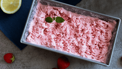Frozen Yogurt mit Erdbeeren