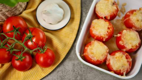 Gefüllte Tomaten auf vegetarische Art