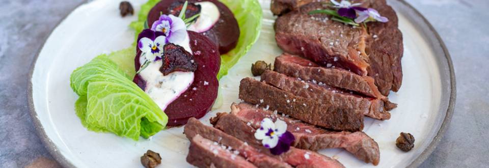 Rib-Eye-Steaks mit gegarter Roter Bete & Kren-Dip
